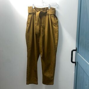 Olive green tapered leg ankle length pants with tie belt, size 6, cropped